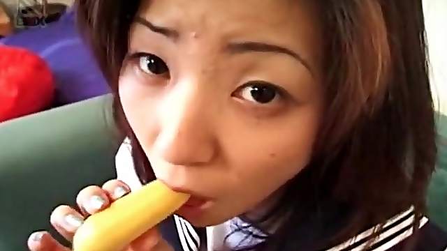 Schoolgirl takes his cumshot into her mouth