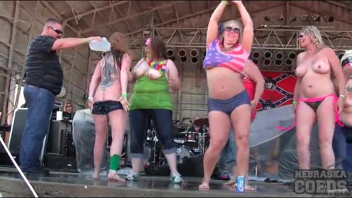 720px x 406px - Amateur redneck girls go topless on concert stage - Sex video on Tube Wolf