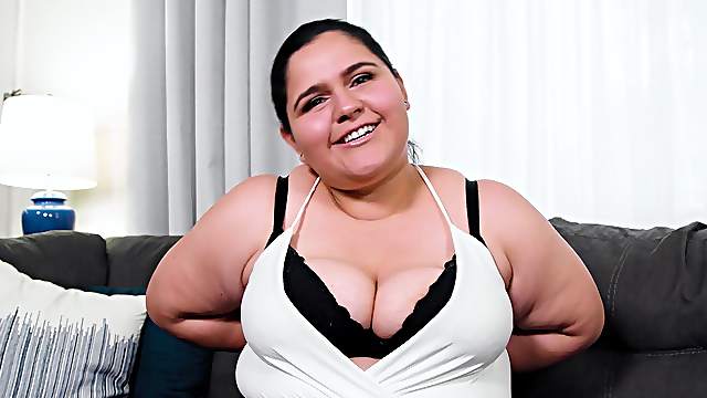 Chubby Latina woman uses her huge tits for a complete porn moment