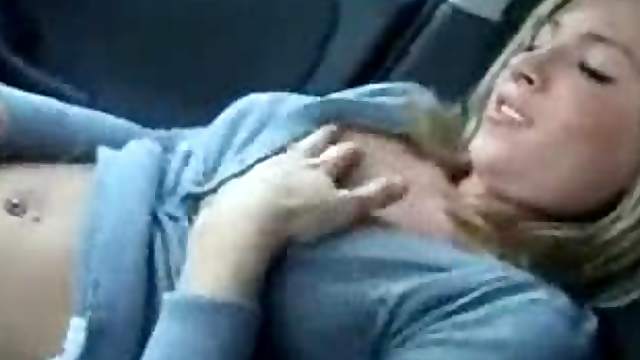 Blonde girl blowing her man in car